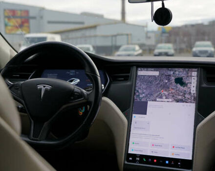 Серый Тесла Модель С, объемом двигателя 0 л и пробегом 125 тыс. км за 17500 $, фото 34 на Automoto.ua