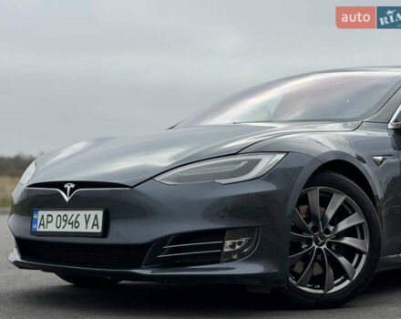 Серый Тесла Модель С, объемом двигателя 0 л и пробегом 68 тыс. км за 23999 $, фото 3 на Automoto.ua