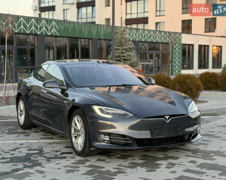 Серый Тесла Модель С, объемом двигателя 0 л и пробегом 170 тыс. км за 17100 $, фото 2 на Automoto.ua