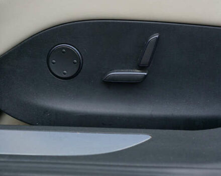 Серый Тесла Модель С, объемом двигателя 0 л и пробегом 125 тыс. км за 17500 $, фото 36 на Automoto.ua