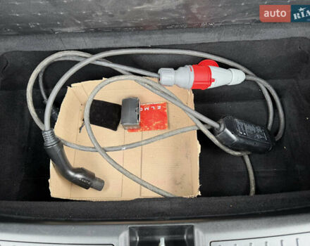 Серый Тесла Модель С, объемом двигателя 0 л и пробегом 68 тыс. км за 23999 $, фото 56 на Automoto.ua