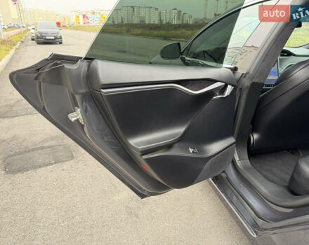 Серый Тесла Модель С, объемом двигателя 0 л и пробегом 68 тыс. км за 23999 $, фото 70 на Automoto.ua