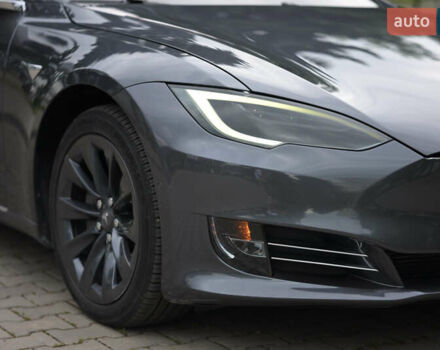 Тесла Модель С 2018 в Черновцах на Automoto.ua Серый Тесла Модель С, объемом двигателя 0 л и пробегом 105 тыс. км за 24950 $, фото 2 на Automoto.ua