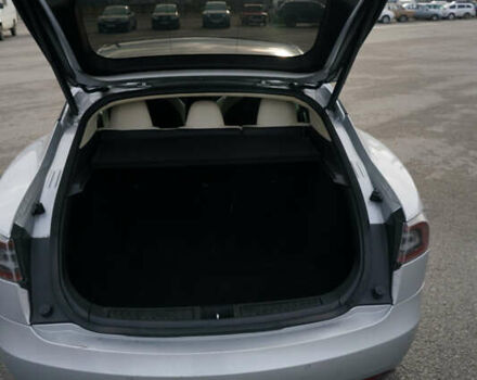 Серый Тесла Модель С, объемом двигателя 0 л и пробегом 125 тыс. км за 17500 $, фото 10 на Automoto.ua