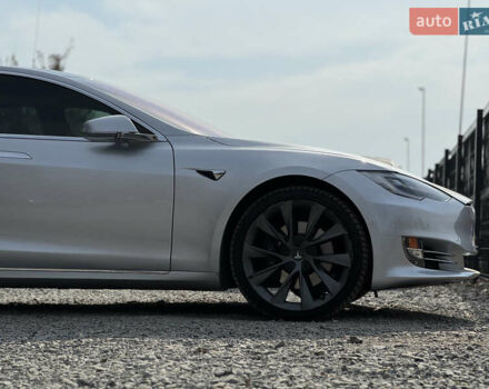 Серый Тесла Модель С, объемом двигателя 0 л и пробегом 48 тыс. км за 25100 $, фото 8 на Automoto.ua