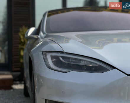 Серый Тесла Модель С, объемом двигателя 0 л и пробегом 48 тыс. км за 25100 $, фото 5 на Automoto.ua
