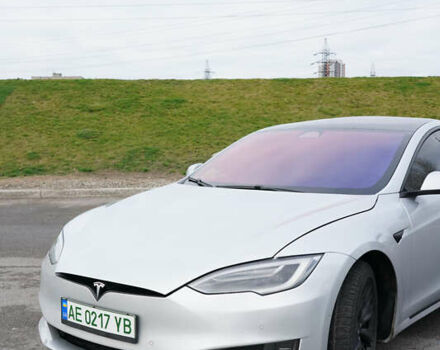 Серый Тесла Модель С, объемом двигателя 0 л и пробегом 125 тыс. км за 17500 $, фото 3 на Automoto.ua