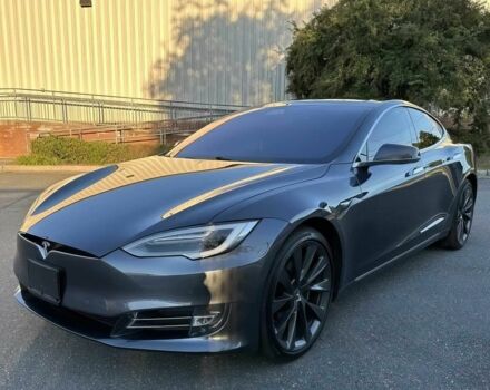 Серый Тесла Модель С, объемом двигателя 0 л и пробегом 45 тыс. км за 7400 $, фото 2 на Automoto.ua