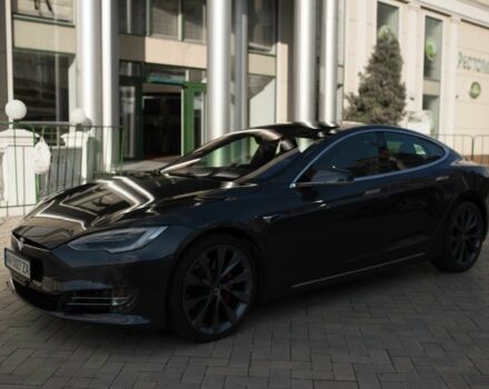 Серый Тесла Модель С, объемом двигателя 0 л и пробегом 61 тыс. км за 29999 $, фото 5 на Automoto.ua