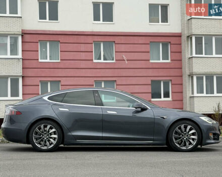 Серый Тесла Модель С, объемом двигателя 0 л и пробегом 68 тыс. км за 23999 $, фото 6 на Automoto.ua