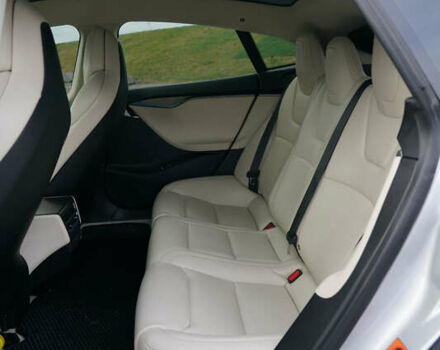 Серый Тесла Модель С, объемом двигателя 0 л и пробегом 125 тыс. км за 17500 $, фото 45 на Automoto.ua