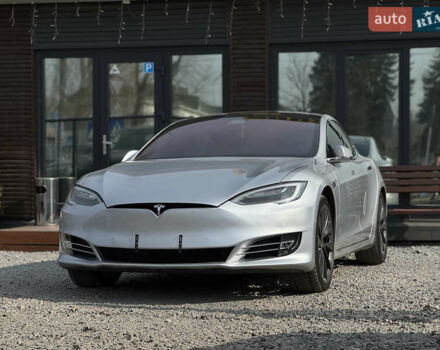 Серый Тесла Модель С, объемом двигателя 0 л и пробегом 48 тыс. км за 25100 $, фото 3 на Automoto.ua