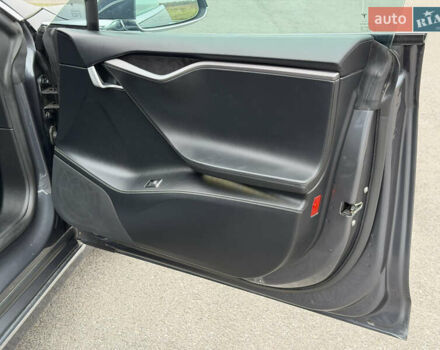 Серый Тесла Модель С, объемом двигателя 0 л и пробегом 68 тыс. км за 23999 $, фото 79 на Automoto.ua