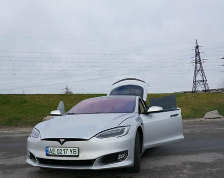 Серый Тесла Модель С, объемом двигателя 0 л и пробегом 125 тыс. км за 17500 $, фото 8 на Automoto.ua