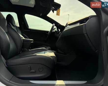 Серый Тесла Модель С, объемом двигателя 0 л и пробегом 48 тыс. км за 25100 $, фото 20 на Automoto.ua