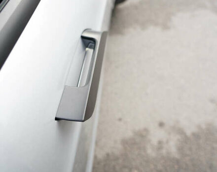 Серый Тесла Модель С, объемом двигателя 0 л и пробегом 125 тыс. км за 17500 $, фото 11 на Automoto.ua