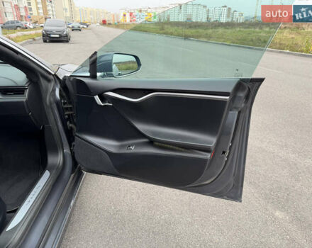 Серый Тесла Модель С, объемом двигателя 0 л и пробегом 68 тыс. км за 23999 $, фото 74 на Automoto.ua
