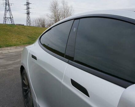 Серый Тесла Модель С, объемом двигателя 0 л и пробегом 125 тыс. км за 17500 $, фото 23 на Automoto.ua