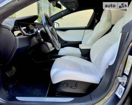 Серый Тесла Модель С, объемом двигателя 0 л и пробегом 76 тыс. км за 35300 $, фото 52 на Automoto.ua