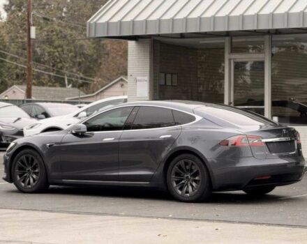 Серый Тесла Модель С, объемом двигателя 0 л и пробегом 49 тыс. км за 17800 $, фото 3 на Automoto.ua