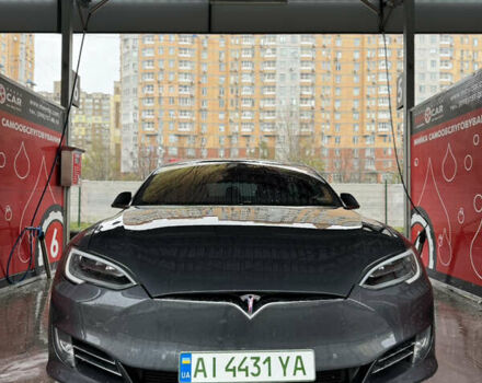 Серый Тесла Модель С, объемом двигателя 0 л и пробегом 110 тыс. км за 24000 $, фото 3 на Automoto.ua
