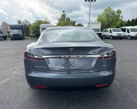 Серый Тесла Модель С, объемом двигателя 0 л и пробегом 44 тыс. км за 10600 $, фото 3 на Automoto.ua