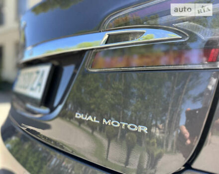 Серый Тесла Модель С, объемом двигателя 0 л и пробегом 76 тыс. км за 35300 $, фото 35 на Automoto.ua