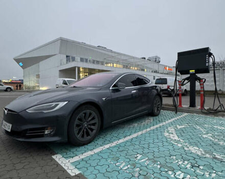 Серый Тесла Модель С, объемом двигателя 0 л и пробегом 110 тыс. км за 24000 $, фото 9 на Automoto.ua