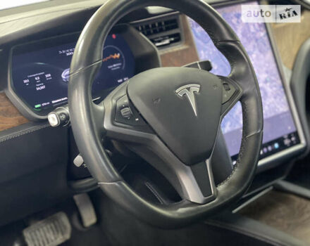 Серый Тесла Модель С, объемом двигателя 0 л и пробегом 56 тыс. км за 40900 $, фото 5 на Automoto.ua