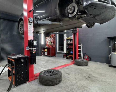 Серый Тесла Модель С, объемом двигателя 0 л и пробегом 110 тыс. км за 24000 $, фото 13 на Automoto.ua