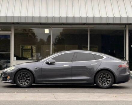 Серый Тесла Модель С, объемом двигателя 0 л и пробегом 49 тыс. км за 17800 $, фото 2 на Automoto.ua