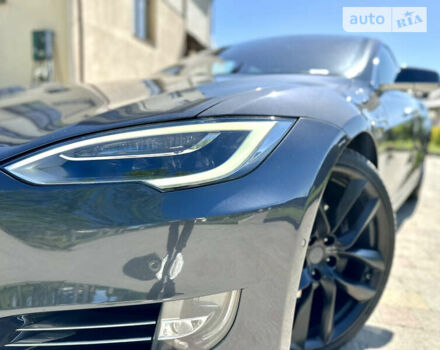 Серый Тесла Модель С, объемом двигателя 0 л и пробегом 76 тыс. км за 35300 $, фото 9 на Automoto.ua