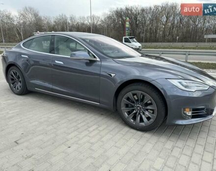 Серый Тесла Модель С, объемом двигателя 0 л и пробегом 62 тыс. км за 30500 $, фото 11 на Automoto.ua
