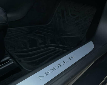 Серый Тесла Модель С, объемом двигателя 0 л и пробегом 28 тыс. км за 28500 $, фото 16 на Automoto.ua