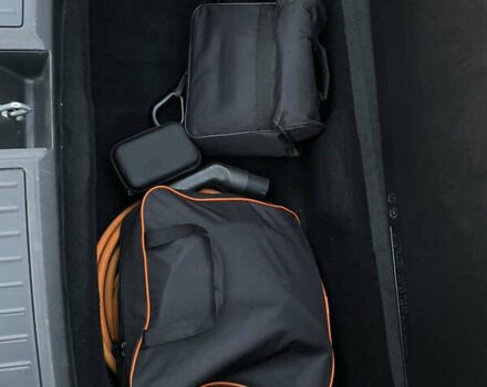 Серый Тесла Модель С, объемом двигателя 0 л и пробегом 28 тыс. км за 28500 $, фото 21 на Automoto.ua