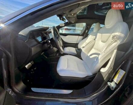 Серый Тесла Модель С, объемом двигателя 0 л и пробегом 105 тыс. км за 8300 $, фото 5 на Automoto.ua