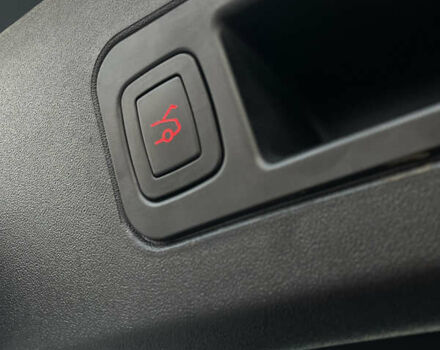 Серый Тесла Модель С, объемом двигателя 0 л и пробегом 28 тыс. км за 28500 $, фото 23 на Automoto.ua