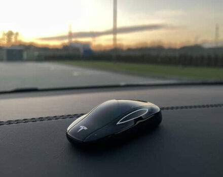 Серый Тесла Модель С, объемом двигателя 0 л и пробегом 28 тыс. км за 28500 $, фото 29 на Automoto.ua