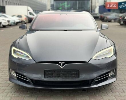 Серый Тесла Модель С, объемом двигателя 0 л и пробегом 55 тыс. км за 38700 $, фото 6 на Automoto.ua