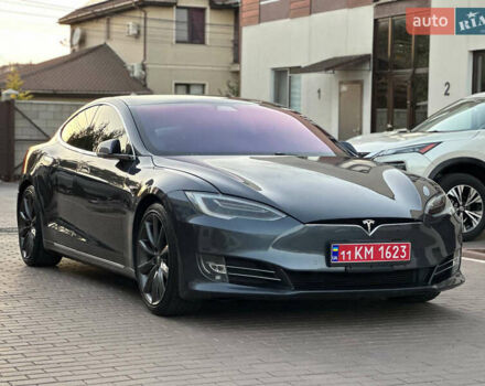 Тесла Модель С 2020 в Одессе на Automoto.ua Серый Тесла Модель С, объемом двигателя 0 л и пробегом 184 тыс. км за 26399 $, фото 4 на Automoto.ua