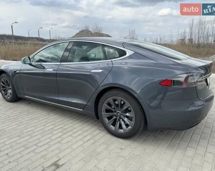 Серый Тесла Модель С, объемом двигателя 0 л и пробегом 62 тыс. км за 30500 $, фото 5 на Automoto.ua