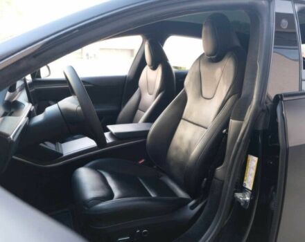 Серый Тесла Модель С, объемом двигателя 0 л и пробегом 24 тыс. км за 14500 $, фото 6 на Automoto.ua