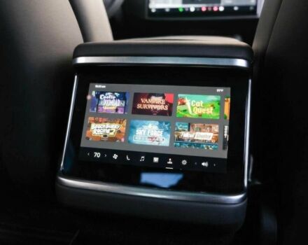 Серый Тесла Модель С, объемом двигателя 0 л и пробегом 24 тыс. км за 14500 $, фото 13 на Automoto.ua