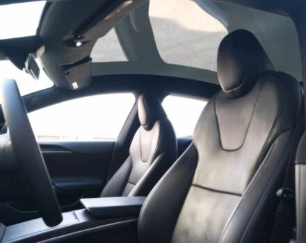 Серый Тесла Модель С, объемом двигателя 0 л и пробегом 24 тыс. км за 14500 $, фото 7 на Automoto.ua