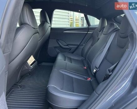 Серый Тесла Модель С, объемом двигателя 0 л и пробегом 24 тыс. км за 92000 $, фото 23 на Automoto.ua