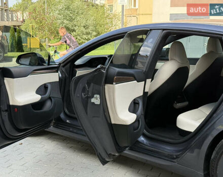 Серый Тесла Модель С, объемом двигателя 0 л и пробегом 53 тыс. км за 39999 $, фото 14 на Automoto.ua