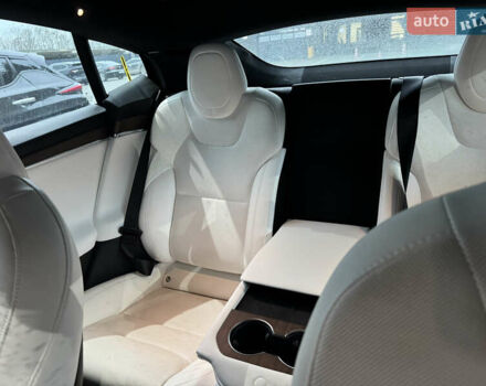 Серый Тесла Модель С, объемом двигателя 0 л и пробегом 78 тыс. км за 39000 $, фото 3 на Automoto.ua