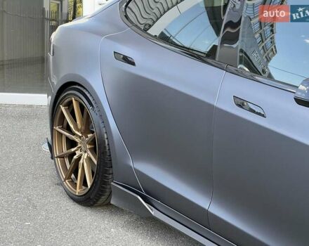 Серый Тесла Модель С, объемом двигателя 0 л и пробегом 24 тыс. км за 92000 $, фото 5 на Automoto.ua