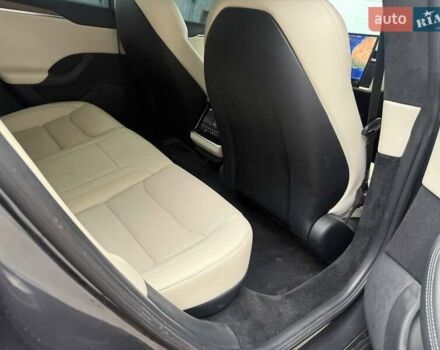 Серый Тесла Модель С, объемом двигателя 0 л и пробегом 58 тыс. км за 36500 $, фото 7 на Automoto.ua