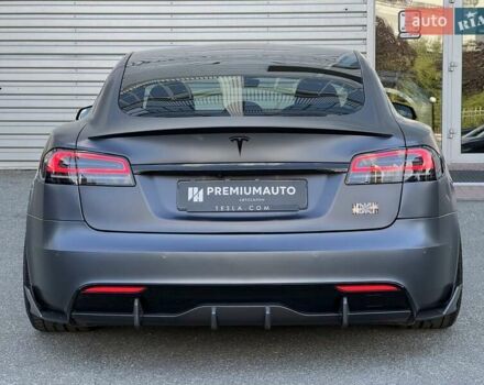 Серый Тесла Модель С, объемом двигателя 0 л и пробегом 24 тыс. км за 92000 $, фото 13 на Automoto.ua
